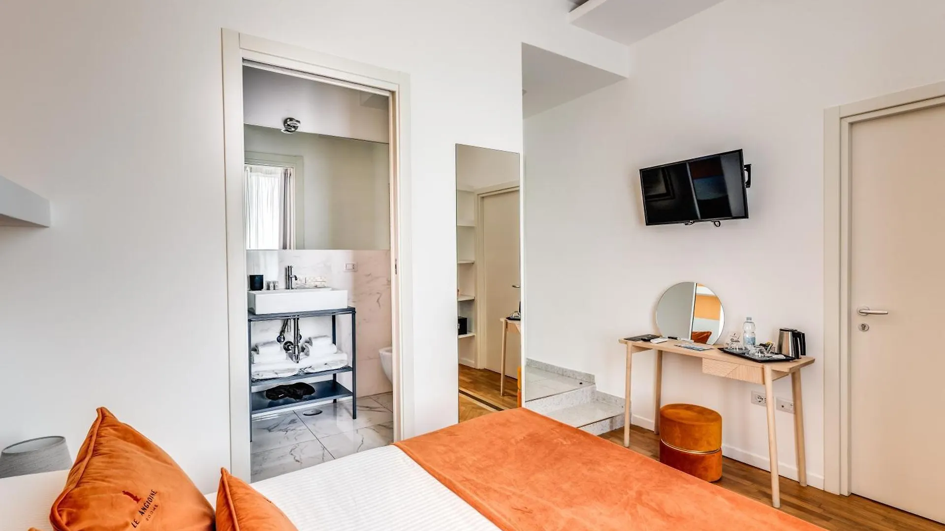 Le Angioine Rooms Neapel Italien