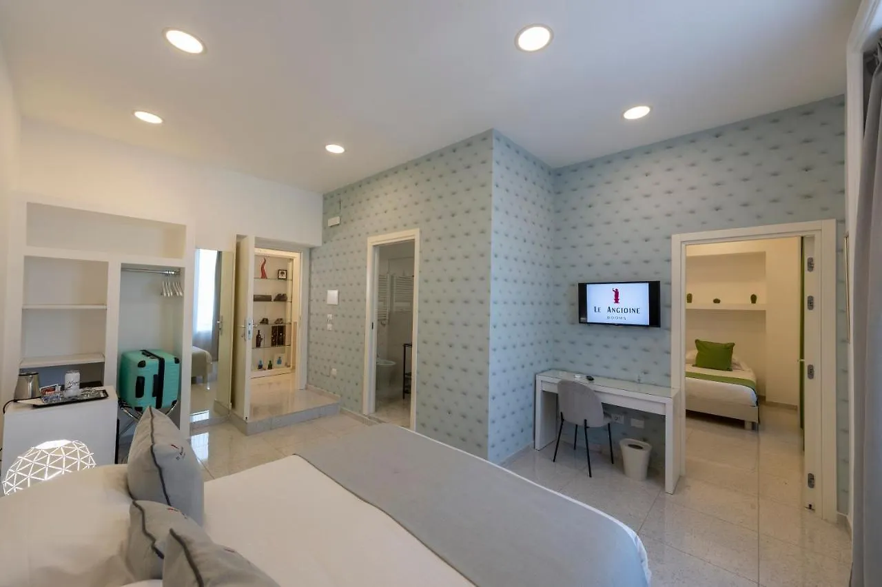 نابولي Le Angioine Rooms 2*,  إيطاليا