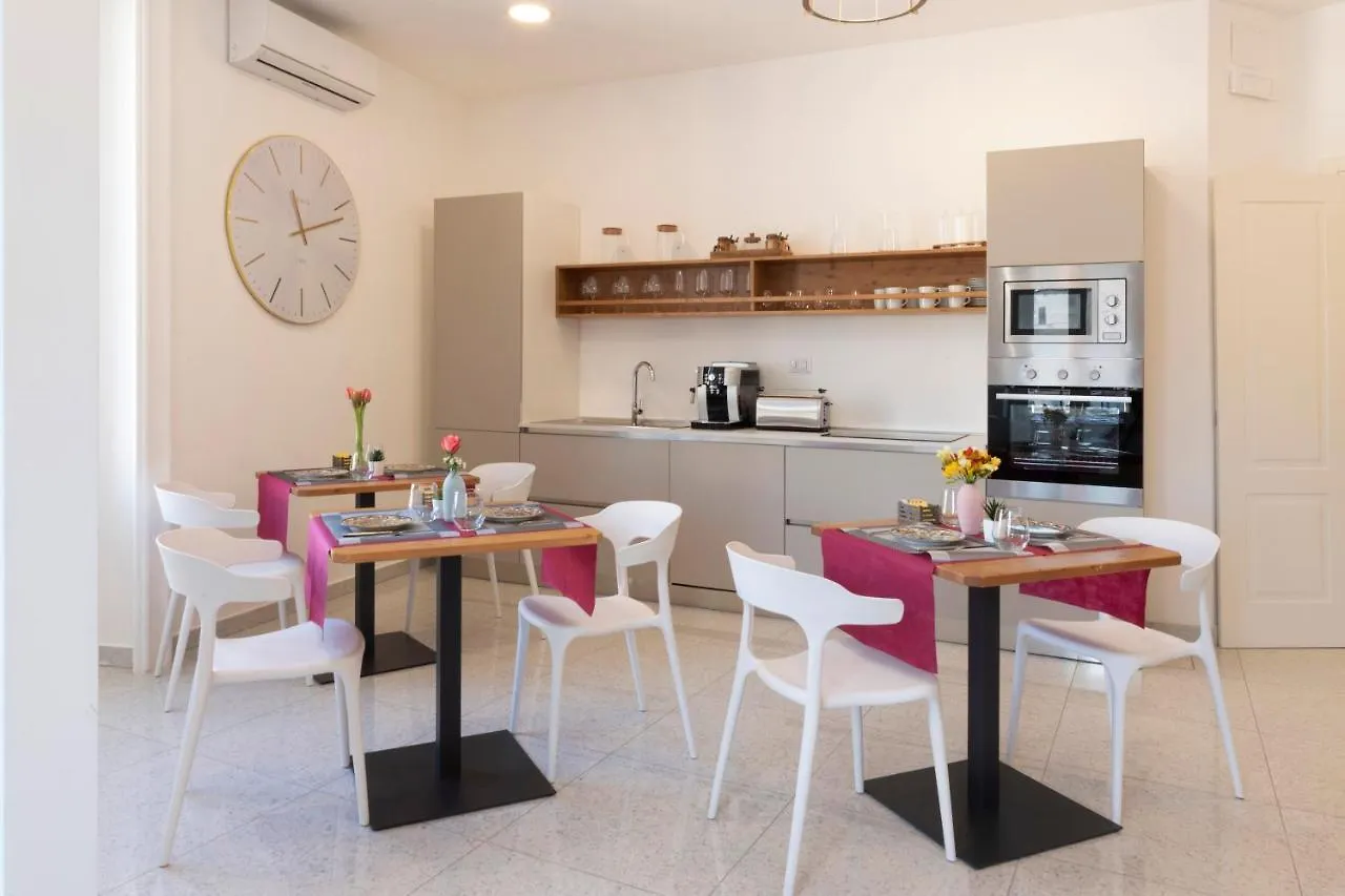 نابولي Le Angioine Rooms فندق مبيت وإفطار