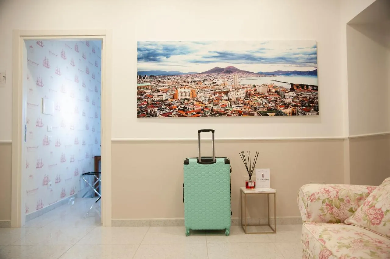 نابولي Le Angioine Rooms 2*,