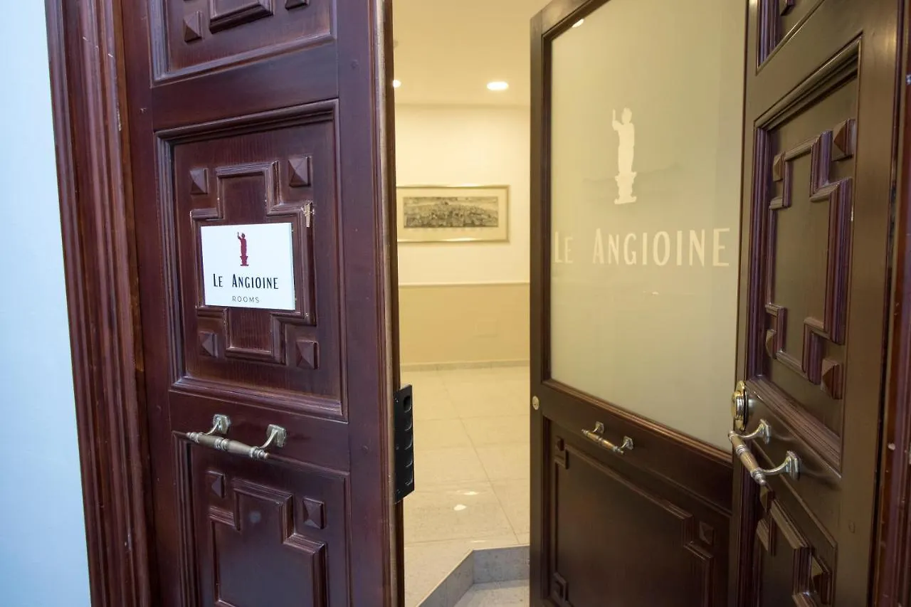 نابولي Le Angioine Rooms 2*,  إيطاليا