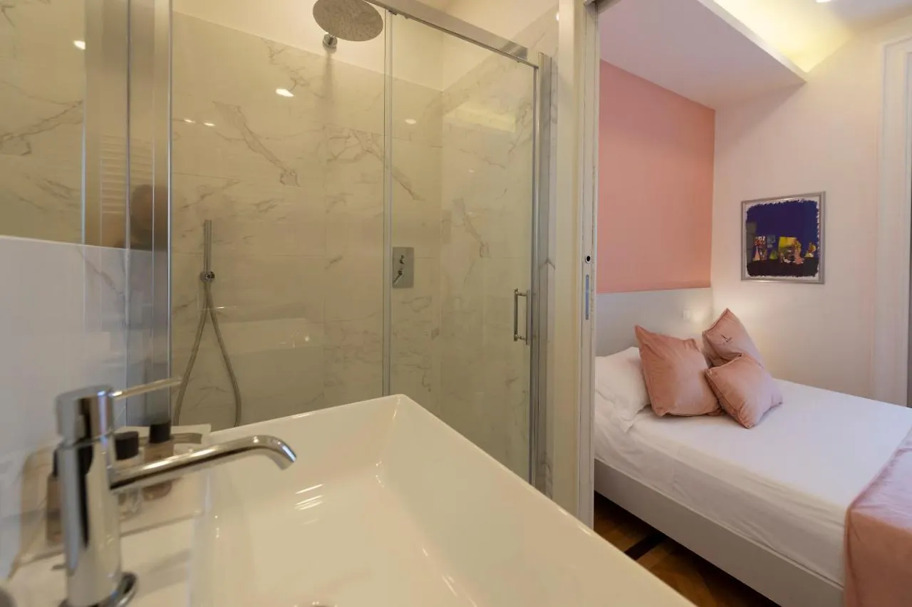نابولي Le Angioine Rooms