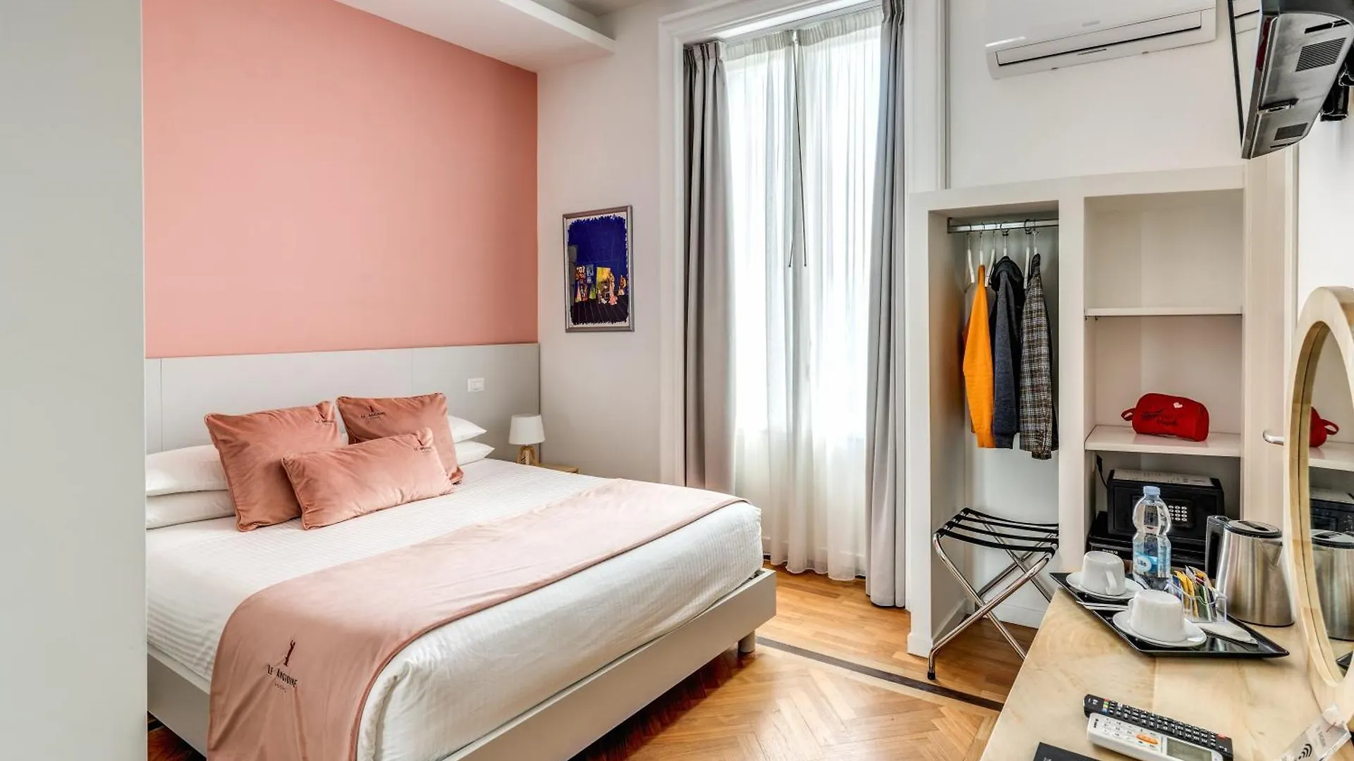 نابولي Le Angioine Rooms