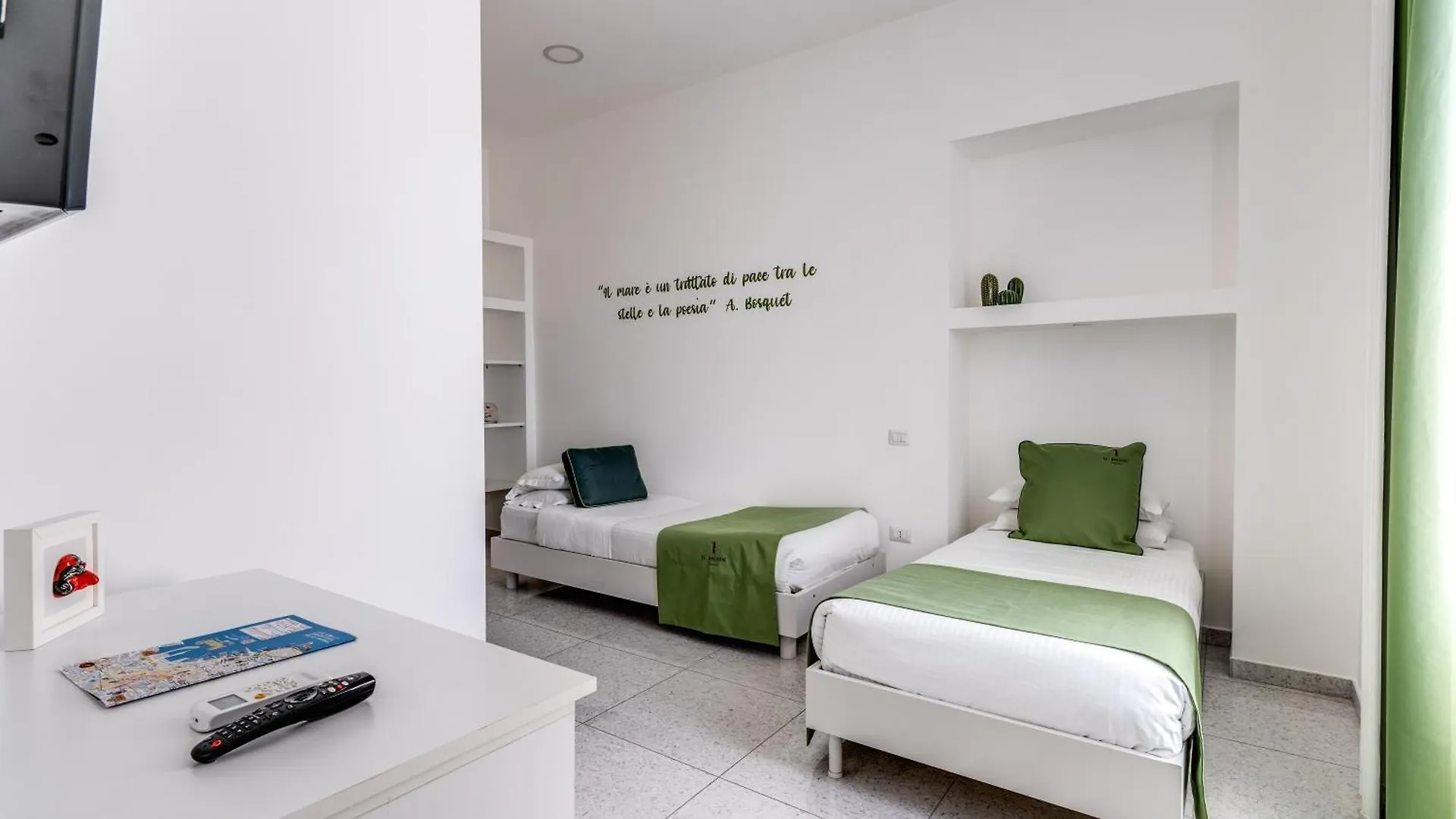 نابولي Le Angioine Rooms